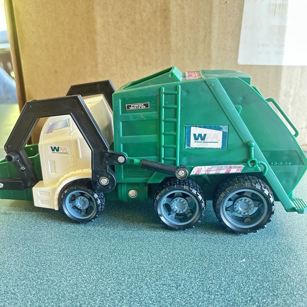 2005 Matchbox Waste Management Front Loader Garbage Truck Toy Sounds & Action